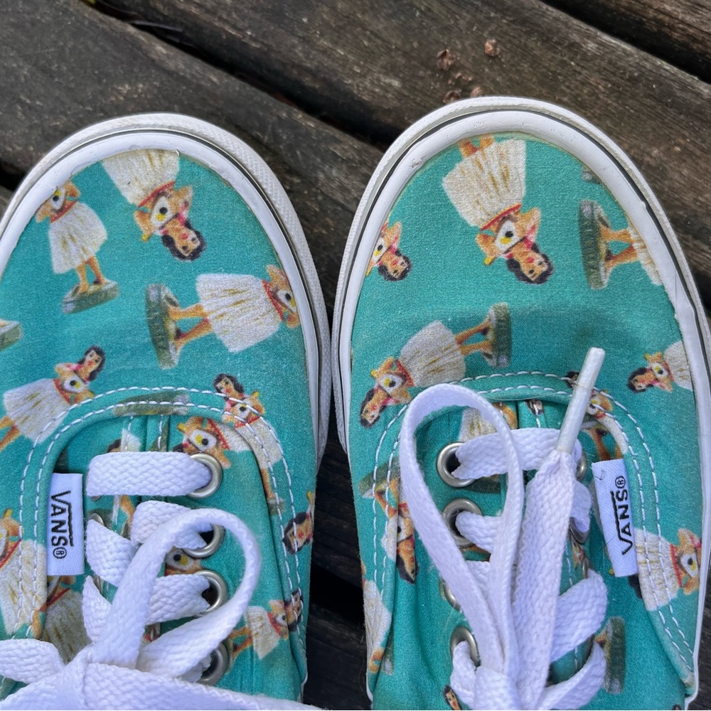 Vans hula dancers